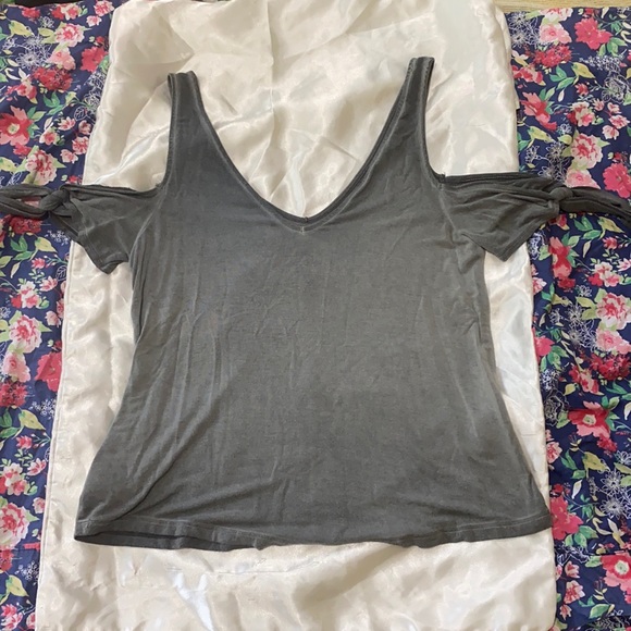 Off shoulder T-shirt - Picture 1 of 3